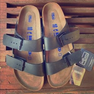 NWT Birkenstock Arizona black 40 soft footbed